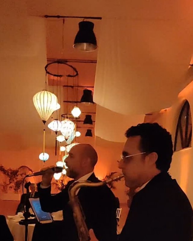 Voce e sassofono durante il dopo cena